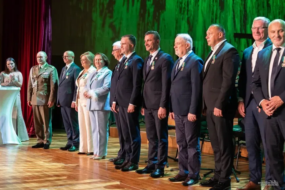 Starosta stalowowolski z medalem na jubileuszu 35-lecia Straży Granicznej
