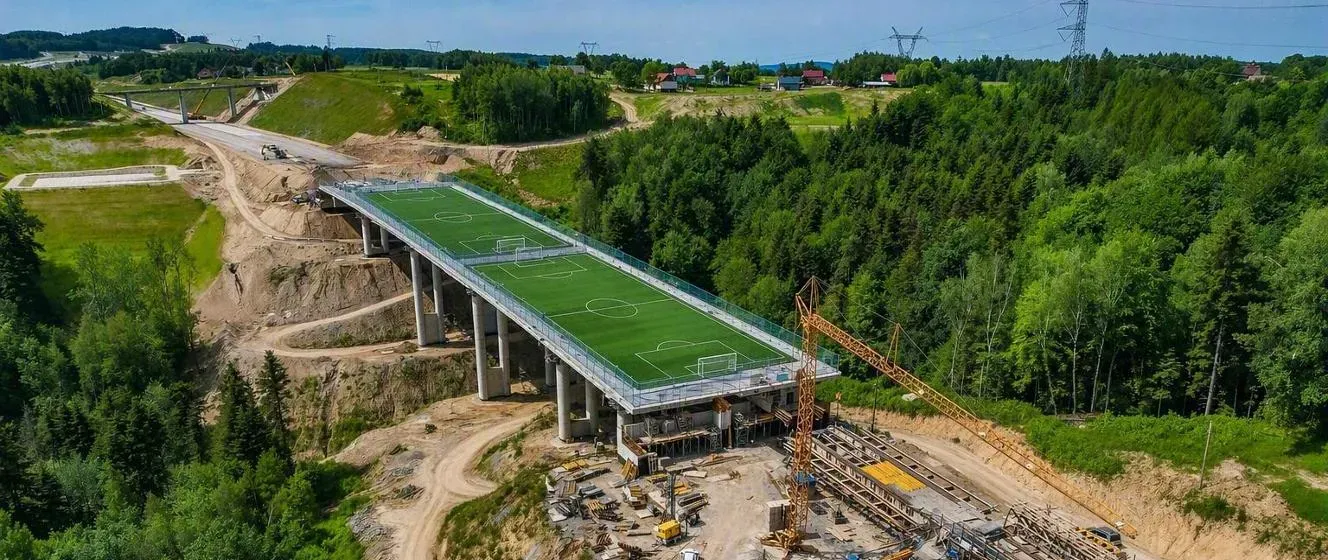 Ponad 200-metrowa estakada ES-17 na S19 pod Jawornikiem z kompletnym ustrojem nośnym