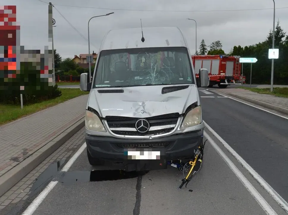Wypadek na DK77 w Agatówce: 34-latek na hulajnodze z blisko 2 promilami alkoholu