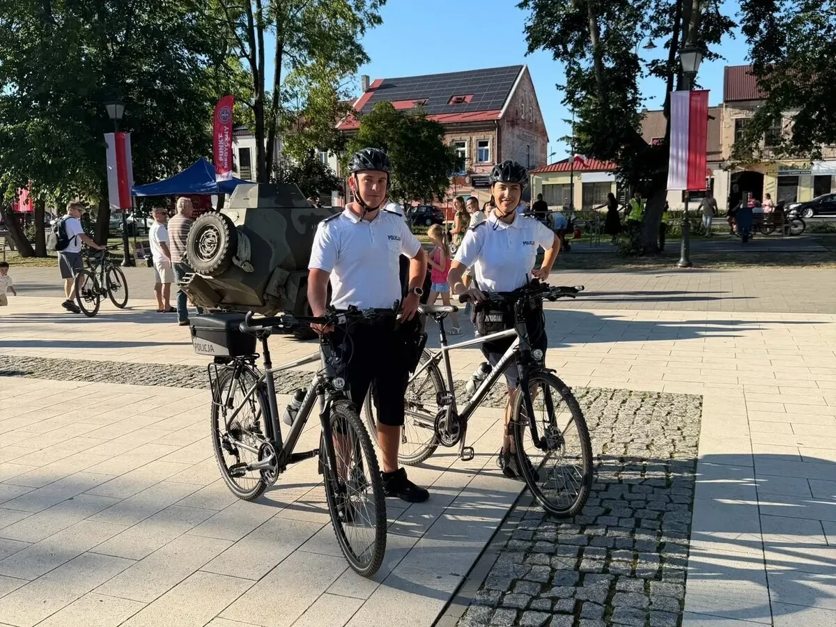 Policja patroluje parki i lasy powiatu stalowowolskiego na rowerach i quadach