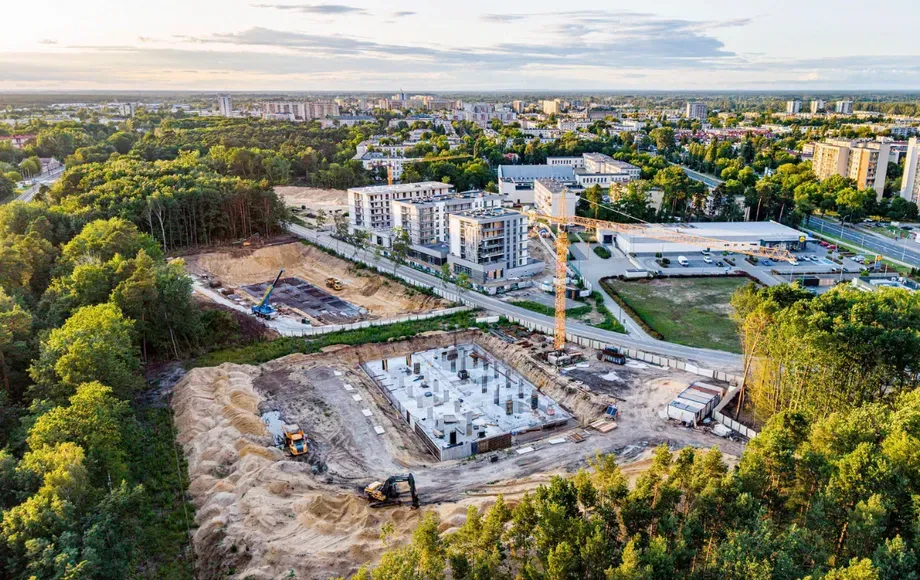 Budowa przy ul. Leśnej: betonowanie fundamentów możliwe w nocy