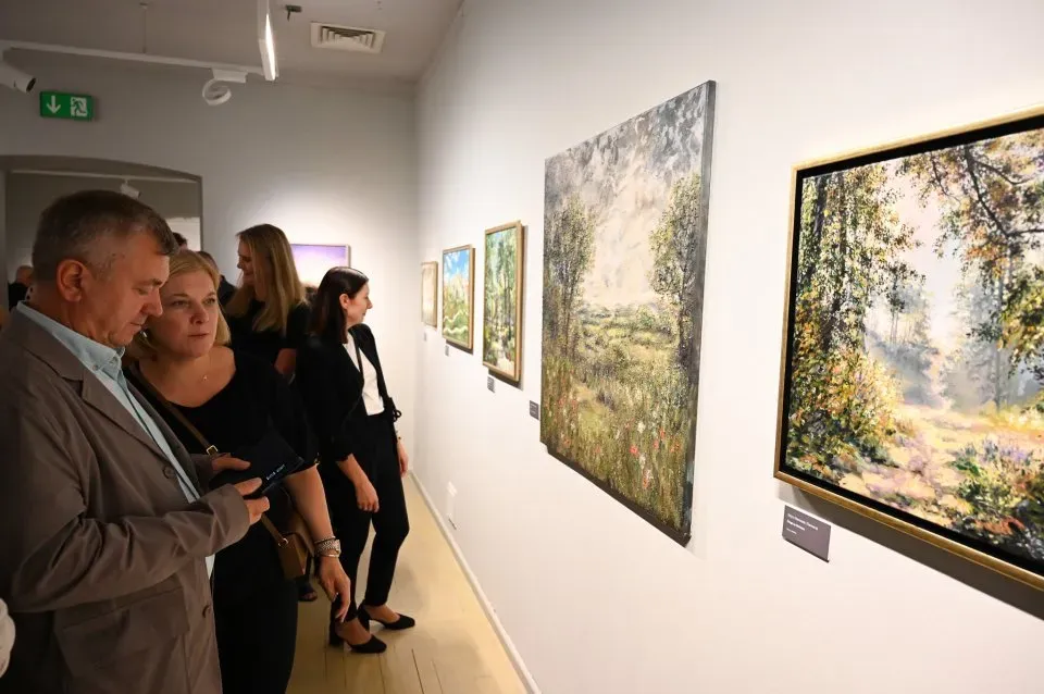 „Letnie inspiracje" — wystawa poplenerowa otwarta w stalowowolskim muzeum