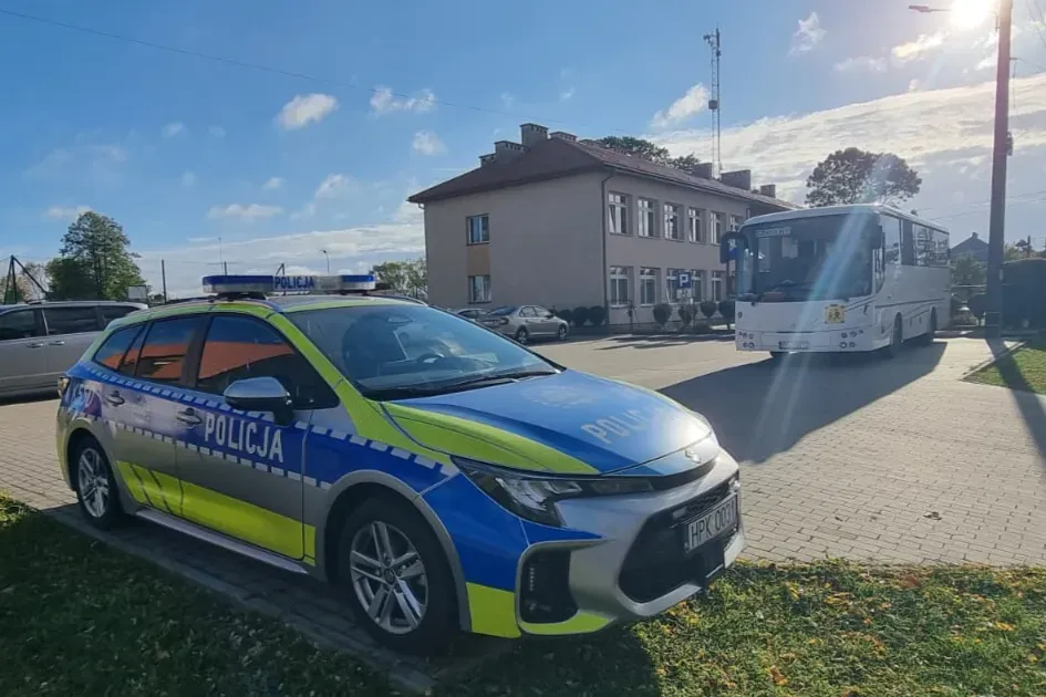 Policja wzmacnia patrole przy szkołach po zdarzeniach w placówkach oświatowych