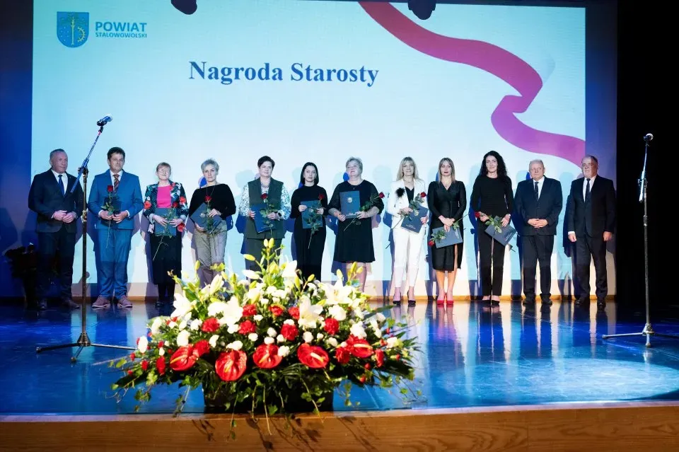 Powiatowy Dzień Edukacji Narodowej w Stalowej Woli: Nagrody Starosty i stypendia